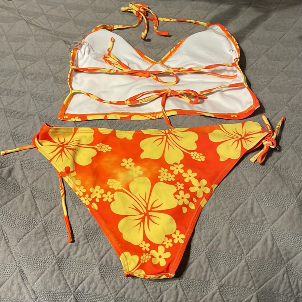 Bikini Set - Picture 2 of 4